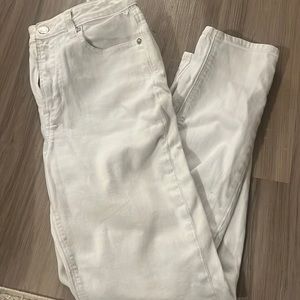 American Eagle White Mom Jean